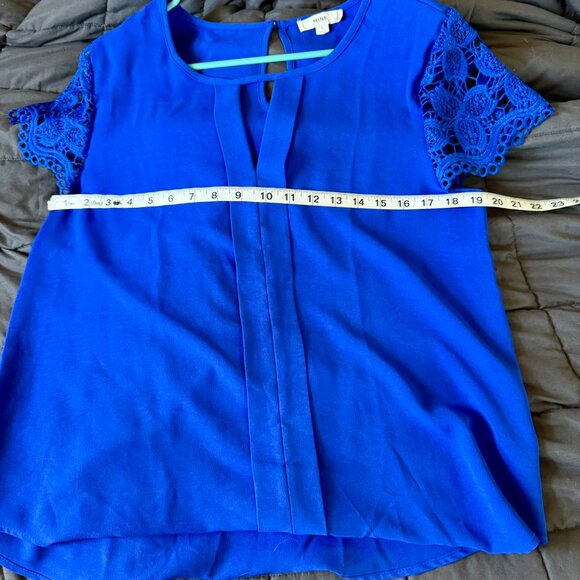 NWOT Mine brand cobalt blue blouse w/ lace cap sleeves, women's size large - Picture 5 of 8